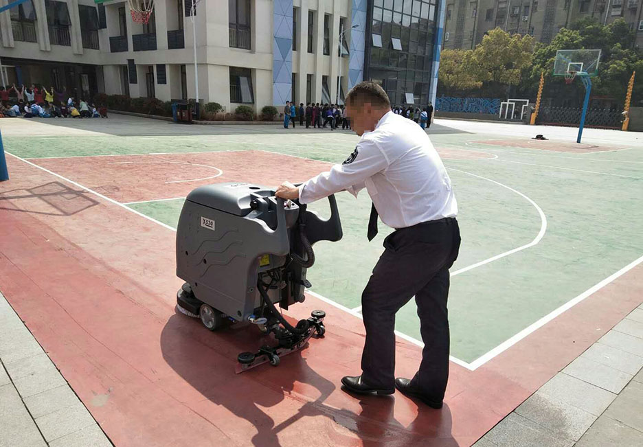 江西大型清潔設(shè)備多功能洗地機和電動<a href=http://www.yimingkang.cn target=_blank class=infotextkey>掃地車生產(chǎn)廠</a>