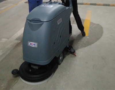水泥地面能用洗地機清洗嗎？